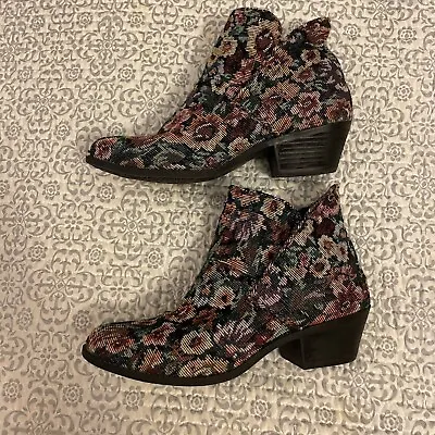 Me Too Women's Zena Floral Tapestry Booties Ankle Boots Size 9M EUC • $22.99