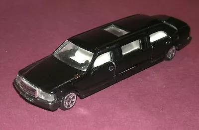 1/64 Scale 1985 Mercedes W124 E-Class Limo (5 ) RealToy RT5739 Black • $13.99