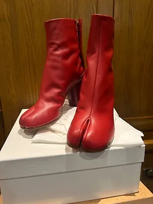 { 100% Authentic Maison Margiela Tabi Ankle Boots In Chic Red BNWT £990! } • £650
