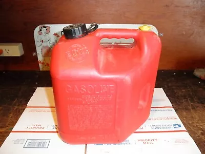 Vintage BLITZ 2 Gallon 8 Oz Plastic VENTED Fuel Gas Can 11810 CLEANED! & DRY!!! • $14.49