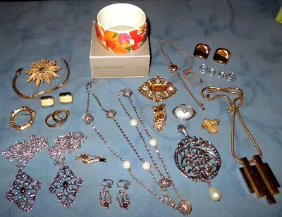 Great Lot  20 Pcs  Vintage  AVON  Jewelry  Pins  Earrings  Necklaces... • $79.99