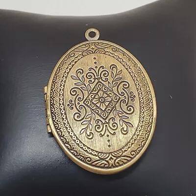 Vintage Brass Tone Locket Pendant Photo Holder Necklace Pendant Floral Etching • $19.99