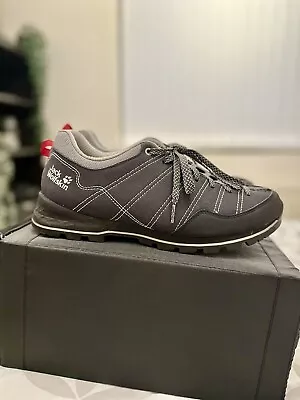 Jack Wolfskin Hiking Shoes Low UK 9 With Vibram • £40