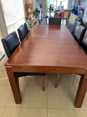 $600 • Buy Dining Table Snd Chairs