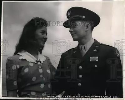1944 Press Photo Aviation Cadet Harry O'Brien & Miss Savilla Smith In Texas • $15.99