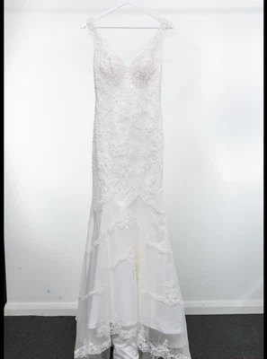 $440 • Buy Wedding Dress Size 10 BRAND NEW