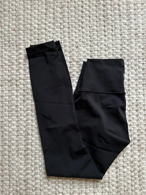 $40 • Buy Lululemon Wunder Under Tights Size 2