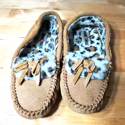 Minnetonka Women’s Brown Suede Leopard Faux Fur Lined Moccasin Slippers Size 6 • $12.99
