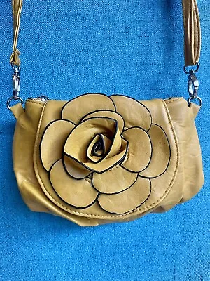 VTG Mustard Yellow Leather Flower Flap Bag With Black Outline • $15