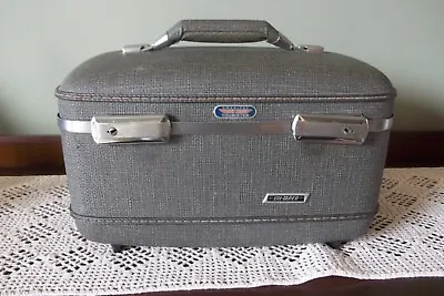 VINTAGE AMERICAN TOURISTER Tri Taper TRAIN CASE~GRAY~HARD CASE~ No KEY Or Mirror • $17.95