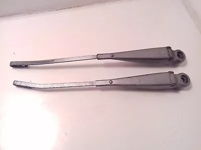 VW Classic Beetle 1972-on Windscreen Wiper Arms Pair (L+R) #111955407 111955408 • $34.74