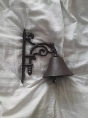 Vintage Style Cast Iron Outdoor Bell & Bracket Wall Mounted. Very Loud.  • £14.99