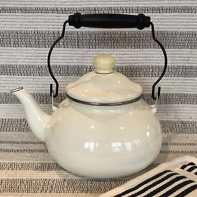 Enamelware Teapot Ivory Yellow Knob Black Handle 4 Cups Vintage Farmhouse Decor • £33.77