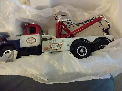 First Gear 19-2842 Mack R Model Tow Truck Lincoln Highway 1/34 • $59.99