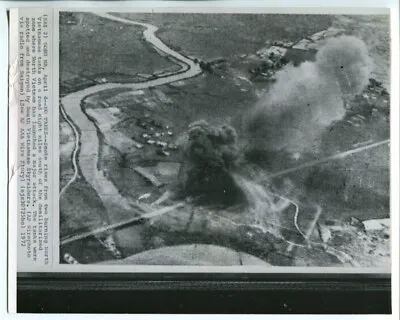 1972 Vietnam VNAF Skyraiders Destroy NVA Tanks South Of DMZ Original Wirephoto • $33.99