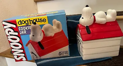 Vintage Benjamin & Medwin Peanuts Snoopy Ceramic Doghouse Cookie Jar • $20