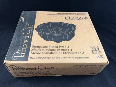 $24.95 • Buy The Pampered Chef Family Heritage Collection Stoneware 10  Fluted Bundt Pan 1440