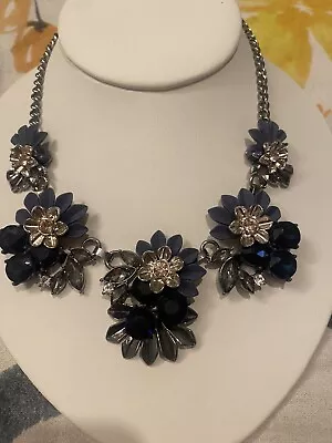 Vera Wang Fantasy Blue Color Crystal Flower Statement Necklace • $9.99