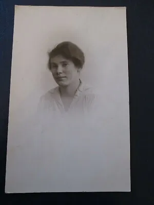 Social History Postcard Of Woman (Harold Moyse Muswell Hill & Enfield) Unposted • £0.99