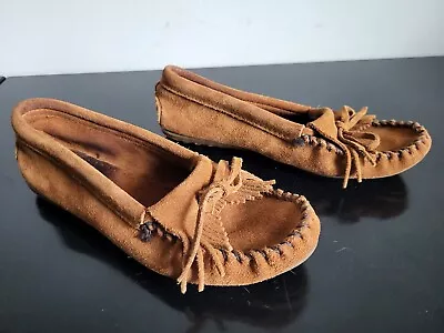 Minnetonka Women's Kilty Suede Moccasins Size 8 • $22.50