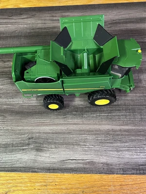 $75 • Buy NEW TOMY John Deere S690 Combine Without Corn And Draper Head