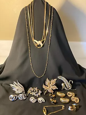 All Signed Jewelry Lot Of 15  Monet Napier Lisner Trifari Coro Roman Sarah Coven • $18