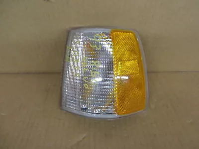 VOLVO 850  93 94 1993 1994 CORNER LIGHT DRIVER LH LEFT For 1994 SEE The NOTES • $54.66