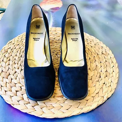 VTG Bruno Magli Classic Designer Navy Suede Leather Round Toe Pumps Heels Sz 9aa • $77.47