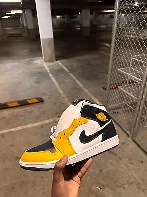 Jordan 1 Mid Yellow Ochre • $77