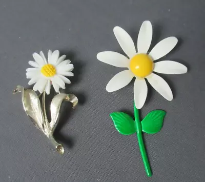 2 Vintage Flower Daisy Pins Brooches - 1 Sarah Coventry Gold Tone 1 Enamel C4 Sb • $14.94