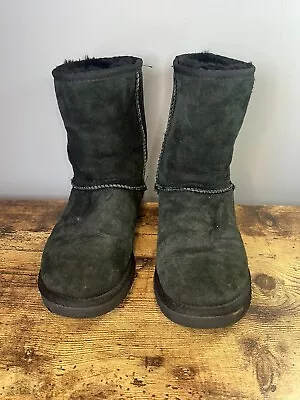 UGG Australia Women's Boot Classic Short 5825 Size 8 Black EUR 39 UK 6.5 • $34.99