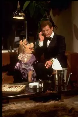 Roger Moore With Puppet Character Miss Piggy On The Muppet Show- TV Old Photo 1 • $5.44
