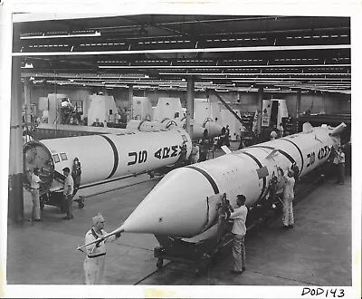 U.s. Army Producing A Giant Redstone Missile 1958 8  X 10  B/w Original Photo • $17.95