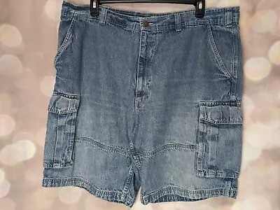 555 Turnpike Men's Medium Wash Blue Denim Cargo Jeans Shorts Size 44 • $17.90