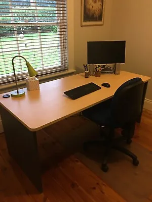 $25 • Buy Office Desk (ONLY) In Good Condition PICK UP ONLY