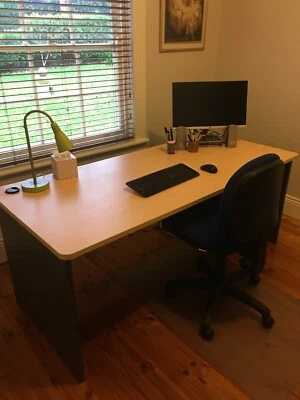 $25 • Buy Office Desk (ONLY) In Good Condition PICK UP ONLY