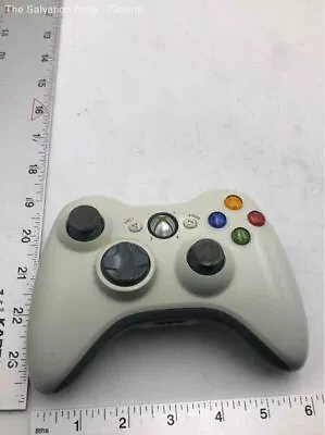 Microsoft Xbox 360 White Wireless Built-In Trackball Controllers Lot Of 2 • $9.99