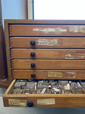£330 • Buy Approx 850+ Assorted Set Of Vintage Metal Typeset/Letterpress Printing Blocks.