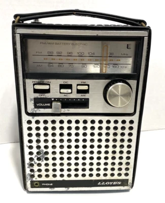 $19.99 • Buy VINTAGE Lloyd's AM/FM Radio 289A Series Model N710