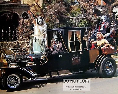  The Munsters  Fred Gwynne Yvonne De Carlo - 8x10 Publicity Photo (fb-436) • $8.87