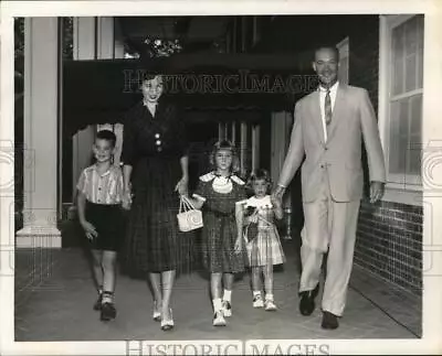 1956 Press Photo Major & Mrs. John Eisenhower With Three Of Their Children • $16.99