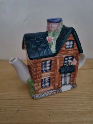 £0.99 • Buy Novelty Cottage Teapot