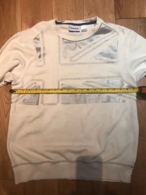 £8 • Buy Reebok Sweatshirt Cream & Sliver Classic