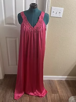 Vintage Vanity Fair Nightgown With Appliqué Flowy Beautiful Pink Colour. Size XL • $39.99