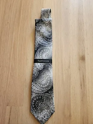  Van Heusen Mens Tie Silver Paisley Print • $8