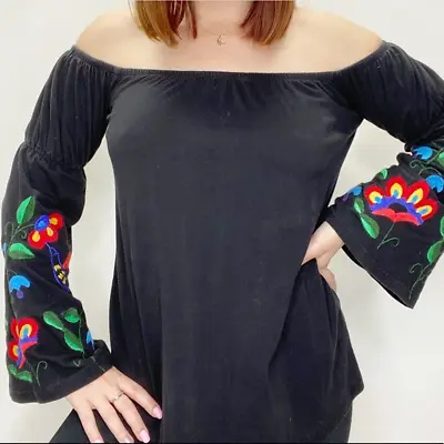 $22 • Buy Va Va By Joy Han Floral Embroidered Bell Sleeve Top Sz S