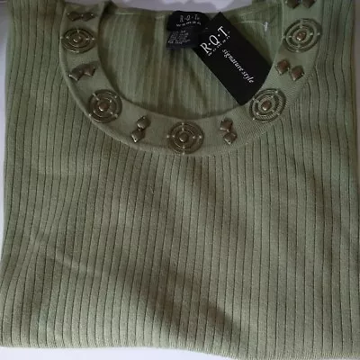 New RQT WOMAN SS Knit Blouse 3X Olive Green Metal Filigre Scoop Neck Ridged NWT • $13.47