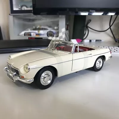 Corgi 1:18 MGB Roadster Diecast Model Car • £105