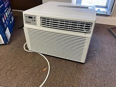 GE 550-sq Ft Window Air Conditioner With Heater (230-Volt; 11800-BTU) • $400