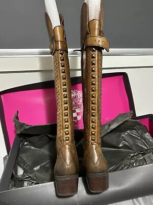 Vince Camuto Boots • $26.10